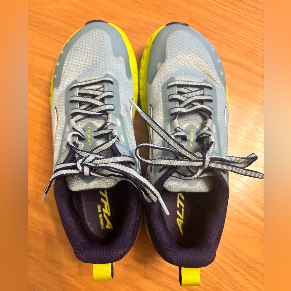 Altra Women’s Outroad 2 Athletic Shoes - Picture 2 of 4